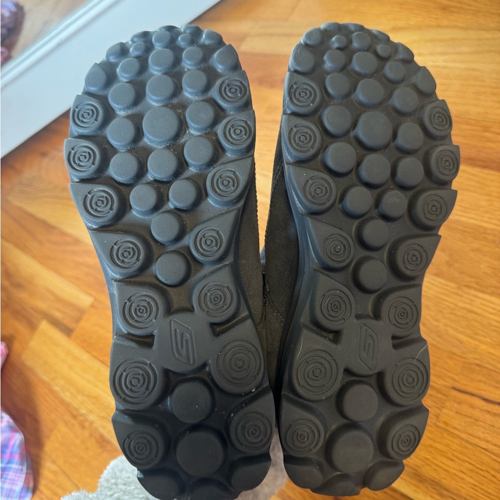 🐝Skechers Gray Women's Winter Boots - Picture 2 of 4